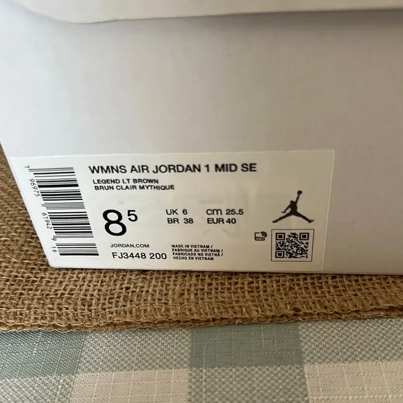 Air Jordan Mid SE - Women’s - Picture 4 of 6